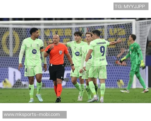 欧冠首战44分钟红牌罚下弗里克确认阿劳霍因病缺席下场比赛